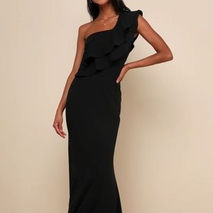 BRAND NEW WITH TAGS One Shoulder Lulu’s Gown